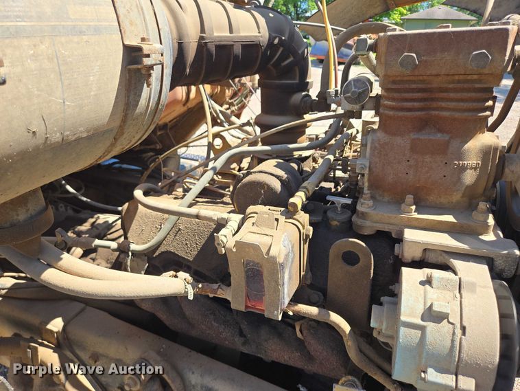 image for item ER5451 1985 Ford LT8000 dump truck