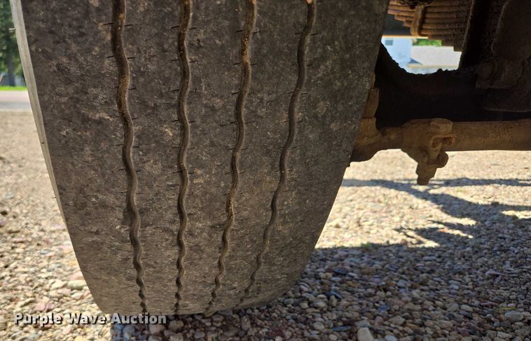 image for item ER5451 1985 Ford LT8000 dump truck