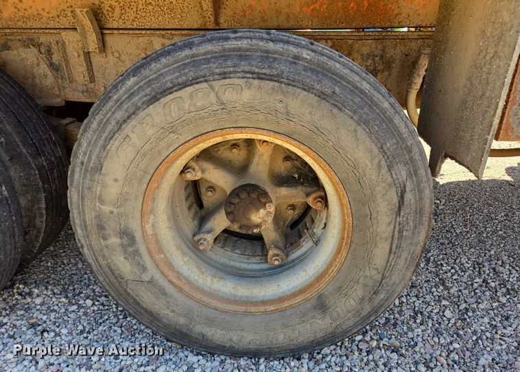 image for item ER5451 1985 Ford LT8000 dump truck