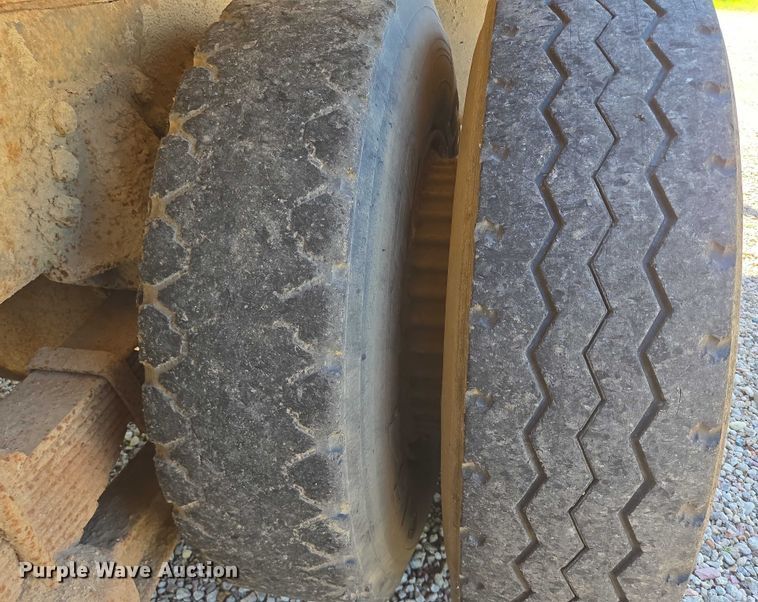 image for item ER5451 1985 Ford LT8000 dump truck