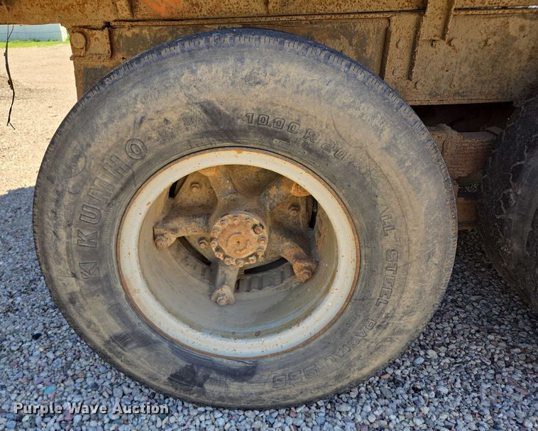 image for item ER5451 1985 Ford LT8000 dump truck