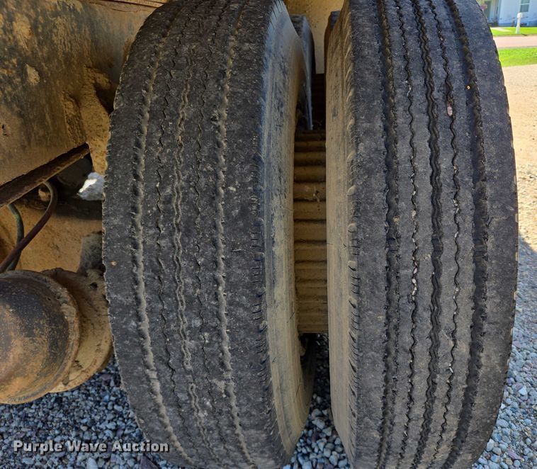 image for item ER5451 1985 Ford LT8000 dump truck