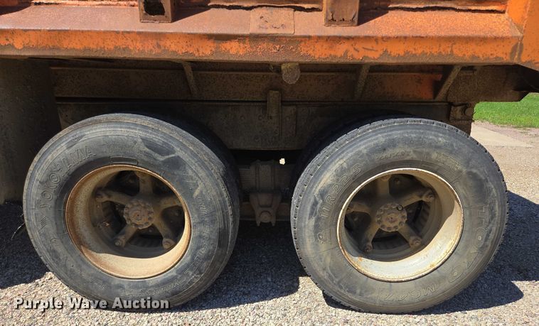 image for item ER5451 1985 Ford LT8000 dump truck