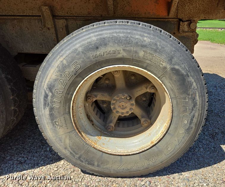 image for item ER5451 1985 Ford LT8000 dump truck