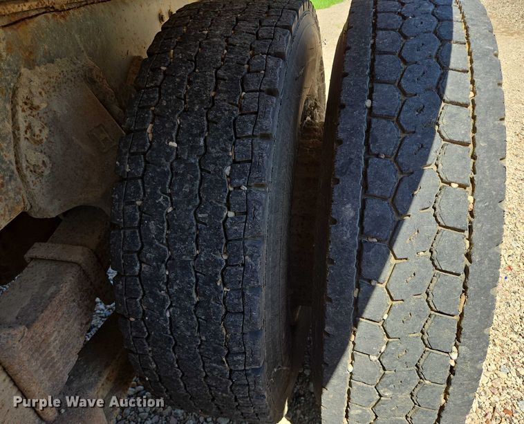 image for item ER5451 1985 Ford LT8000 dump truck