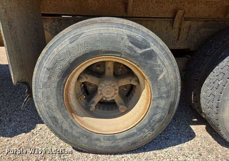 image for item ER5451 1985 Ford LT8000 dump truck