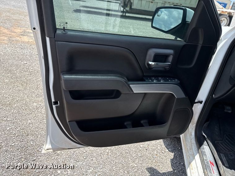 image for item HI9293 2018 Chevrolet Silverado 1500 Crew Cab pickup truck