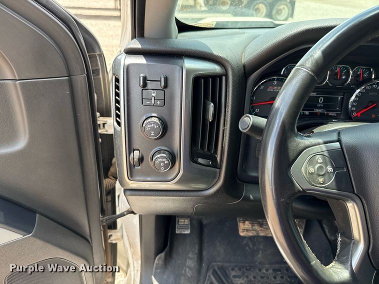 image for item HI9293 2018 Chevrolet Silverado 1500 Crew Cab pickup truck