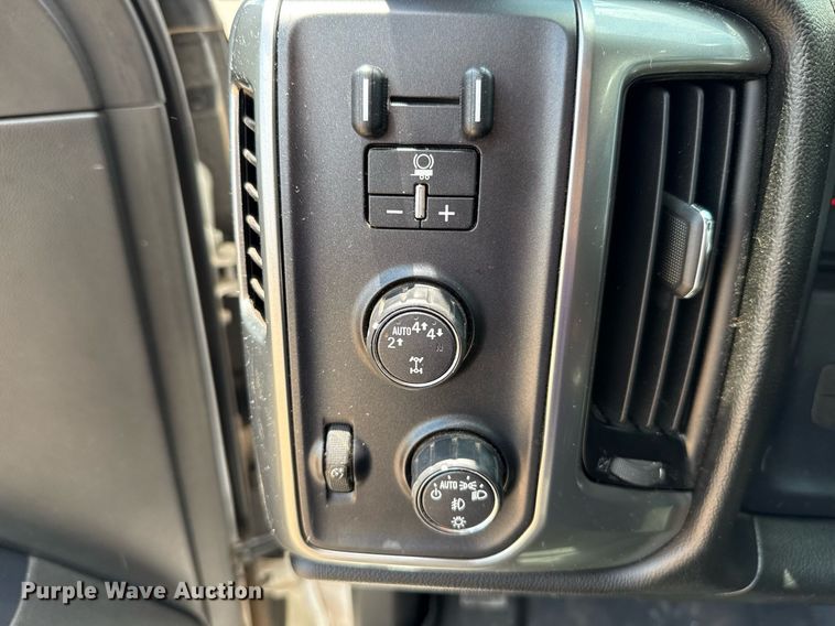 image for item HI9293 2018 Chevrolet Silverado 1500 Crew Cab pickup truck