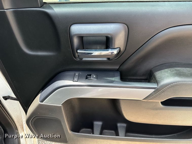 image for item HI9293 2018 Chevrolet Silverado 1500 Crew Cab pickup truck