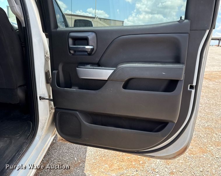 image for item HI9293 2018 Chevrolet Silverado 1500 Crew Cab pickup truck