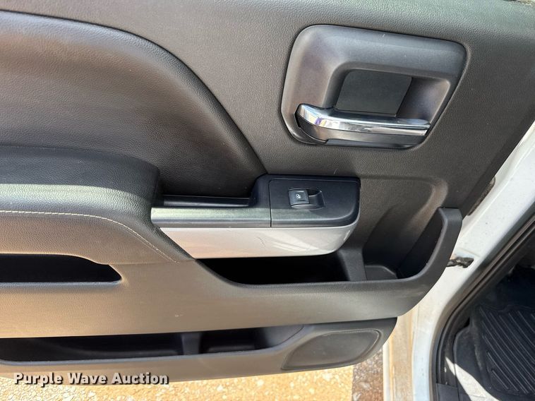 image for item HI9293 2018 Chevrolet Silverado 1500 Crew Cab pickup truck