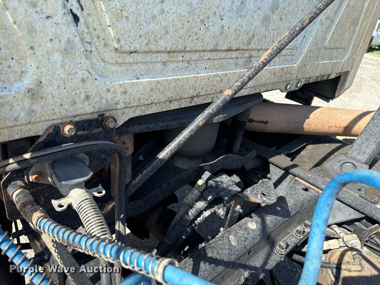 image for item HI9304 2004 Mack CH613 semi truck