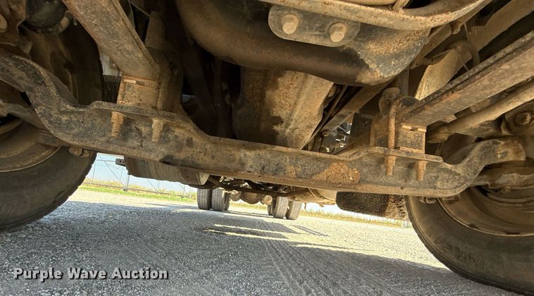 image for item HI9304 2004 Mack CH613 semi truck