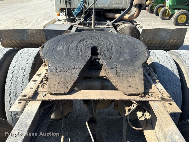 image for item HI9304 2004 Mack CH613 semi truck