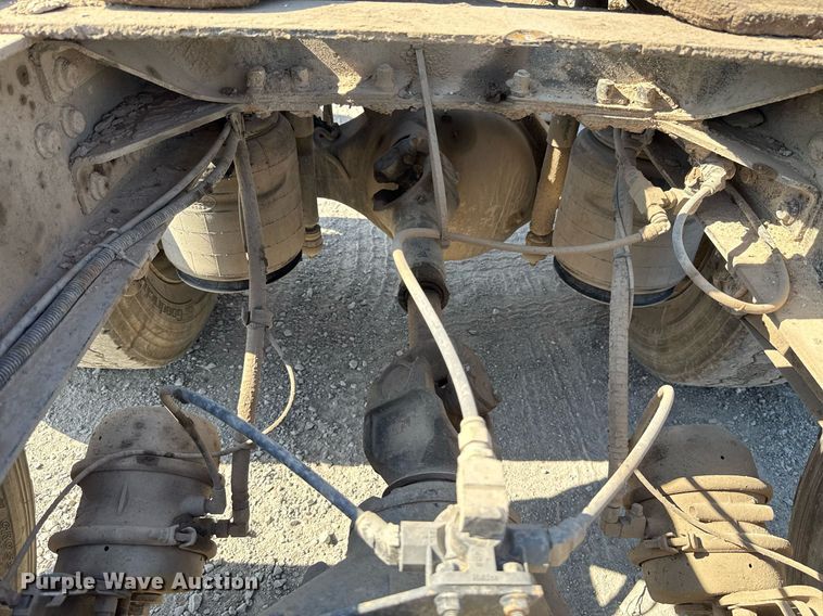 image for item HI9304 2004 Mack CH613 semi truck