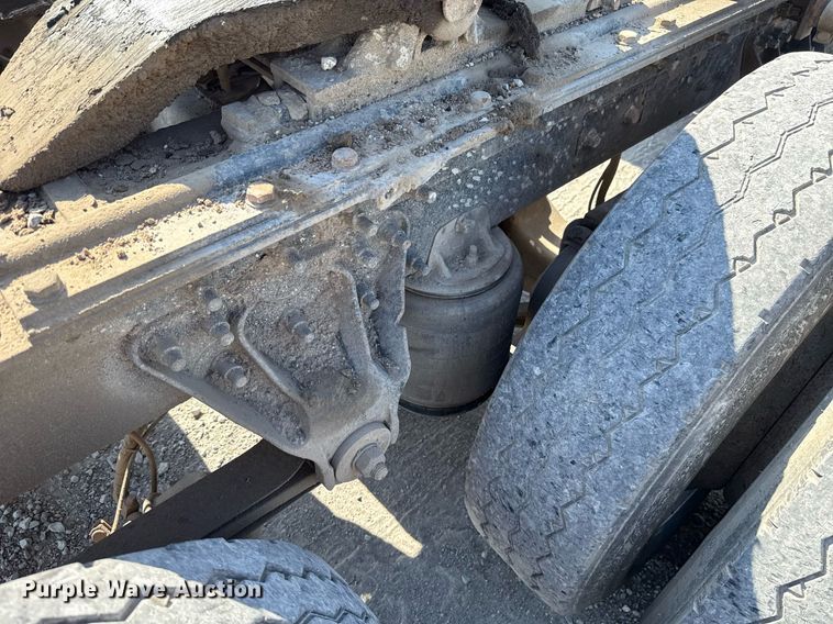 image for item HI9304 2004 Mack CH613 semi truck