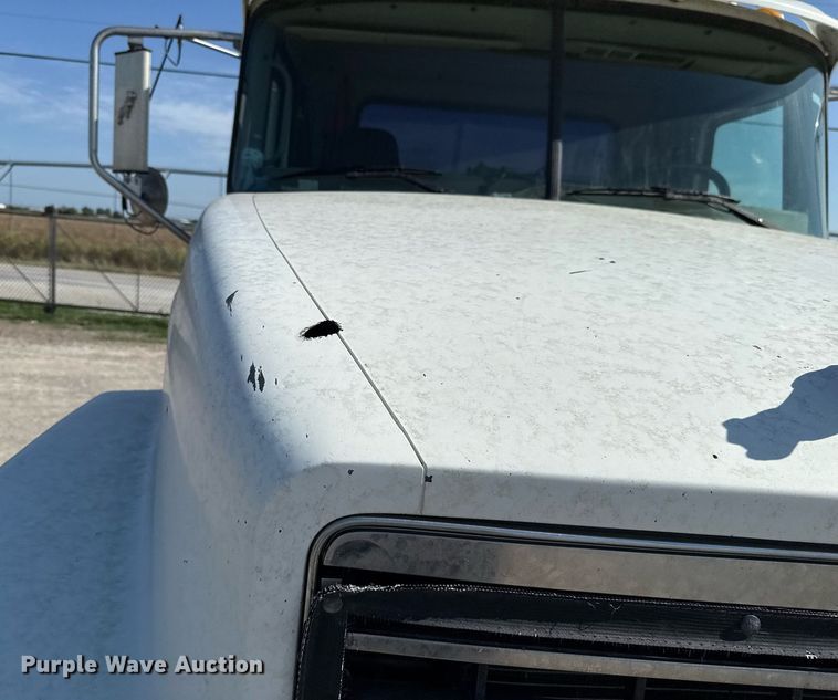 image for item HI9304 2004 Mack CH613 semi truck