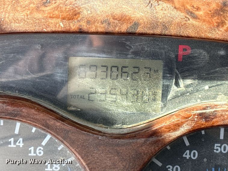 image for item HI9304 2004 Mack CH613 semi truck