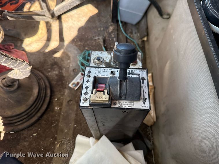 image for item HI9304 2004 Mack CH613 semi truck