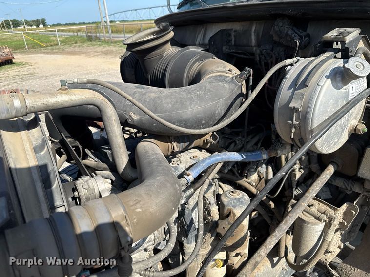 image for item HI9304 2004 Mack CH613 semi truck