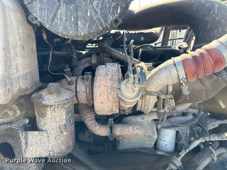 image for item HI9304 2004 Mack CH613 semi truck