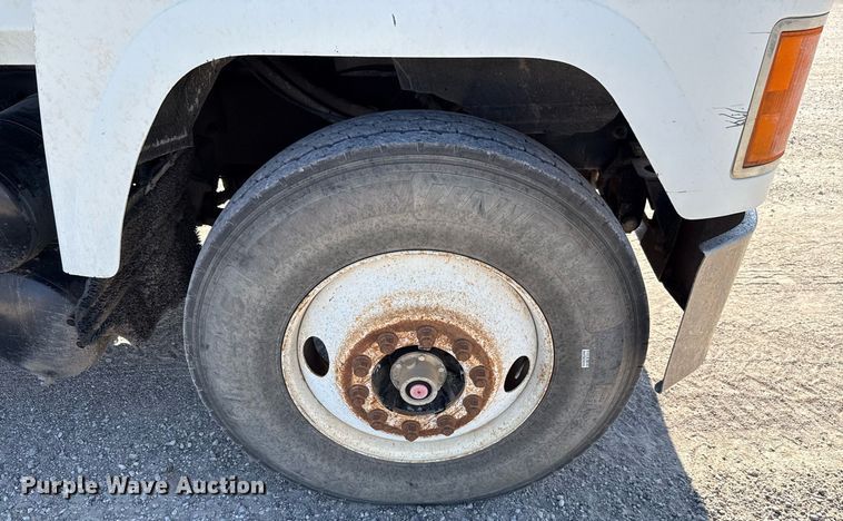 image for item HI9304 2004 Mack CH613 semi truck