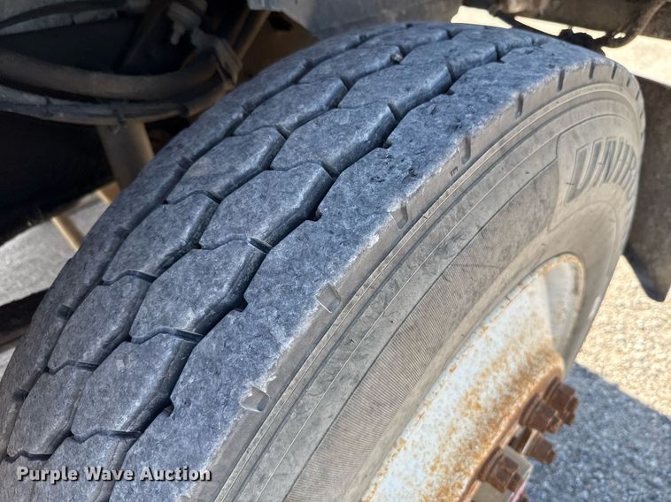 image for item HI9304 2004 Mack CH613 semi truck