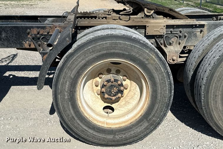 image for item HI9304 2004 Mack CH613 semi truck