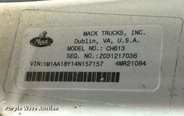 image for item HI9304 2004 Mack CH613 semi truck