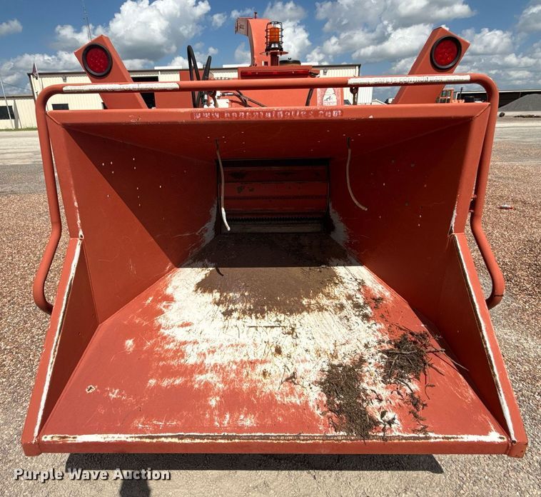 image for item HI9306 2016 Morbark Beever M18R wood chipper