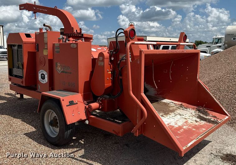 image for item HI9306 2016 Morbark Beever M18R wood chipper
