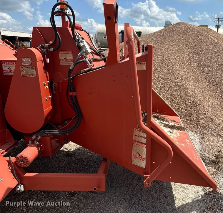 image for item HI9306 2016 Morbark Beever M18R wood chipper