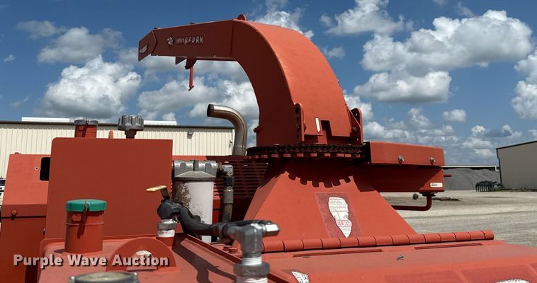 image for item HI9306 2016 Morbark Beever M18R wood chipper