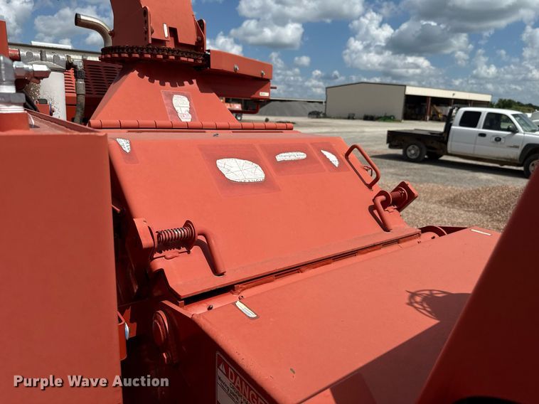 image for item HI9306 2016 Morbark Beever M18R wood chipper