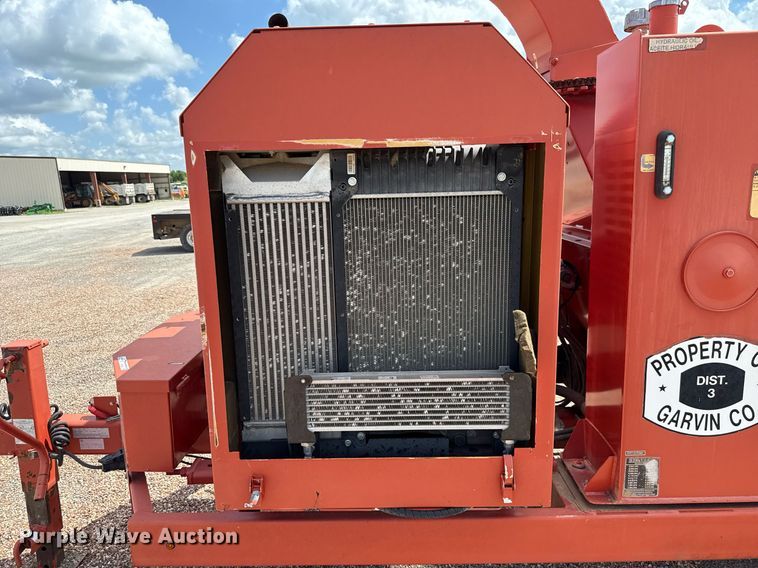 image for item HI9306 2016 Morbark Beever M18R wood chipper