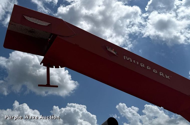 image for item HI9306 2016 Morbark Beever M18R wood chipper