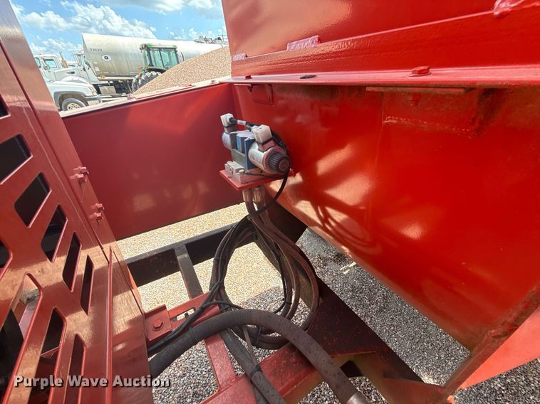 image for item HI9306 2016 Morbark Beever M18R wood chipper