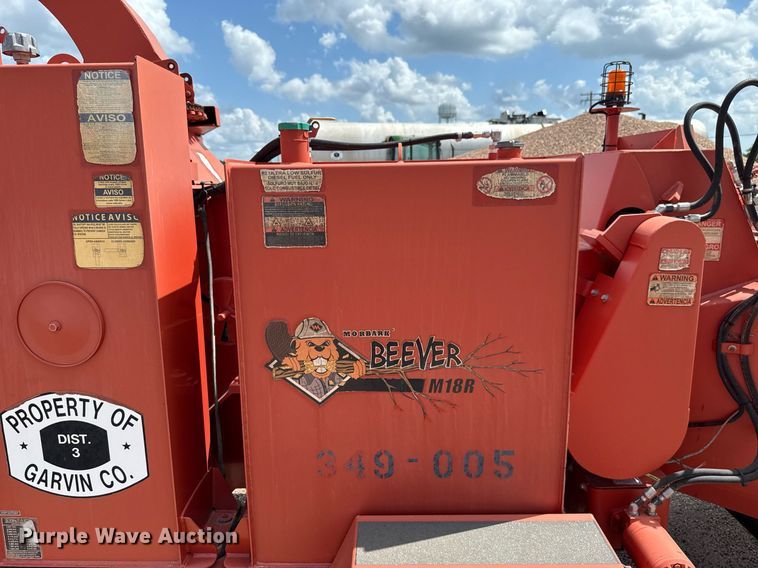 image for item HI9306 2016 Morbark Beever M18R wood chipper