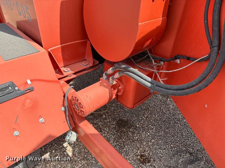 image for item HI9306 2016 Morbark Beever M18R wood chipper