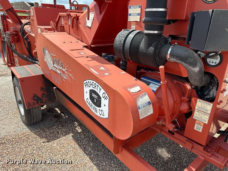 image for item HI9306 2016 Morbark Beever M18R wood chipper