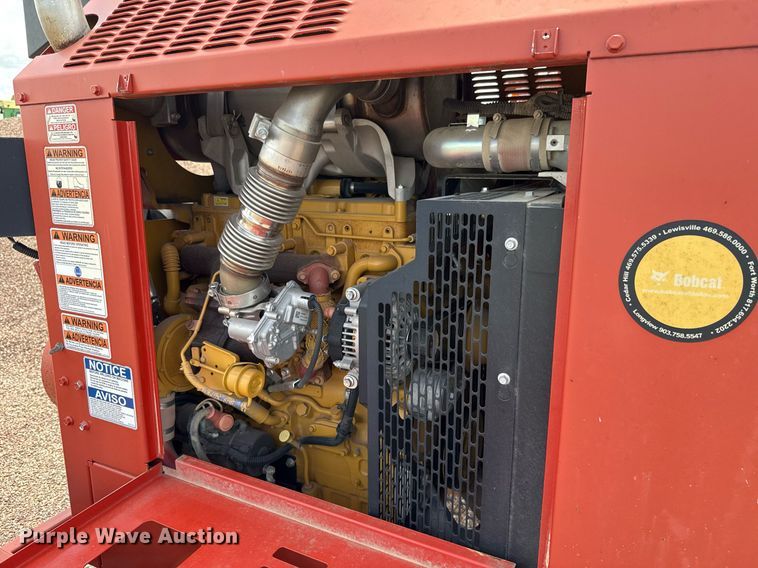 image for item HI9306 2016 Morbark Beever M18R wood chipper