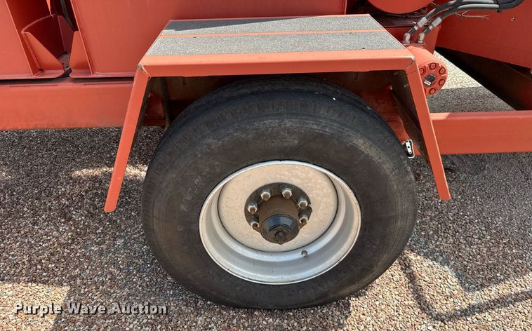 image for item HI9306 2016 Morbark Beever M18R wood chipper