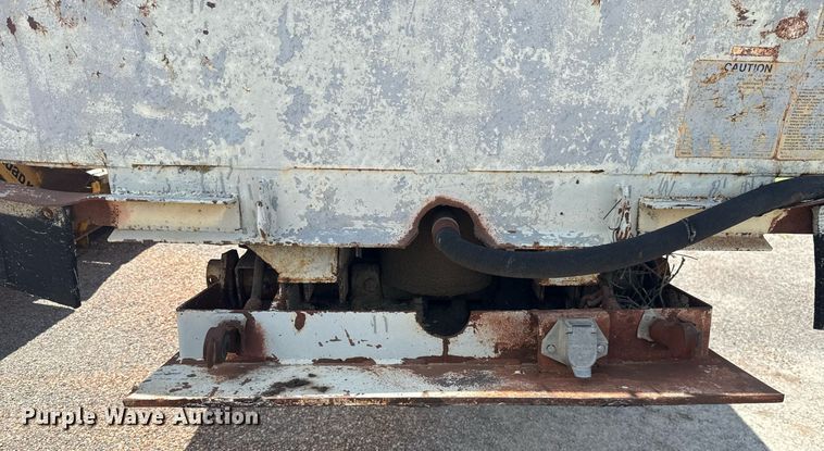 image for item HI9309 1984 Lufkin TD31 30/27 end dump trailer
