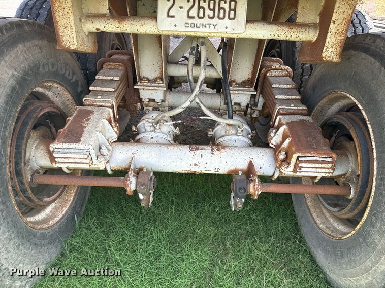 image for item HI9309 1984 Lufkin TD31 30/27 end dump trailer