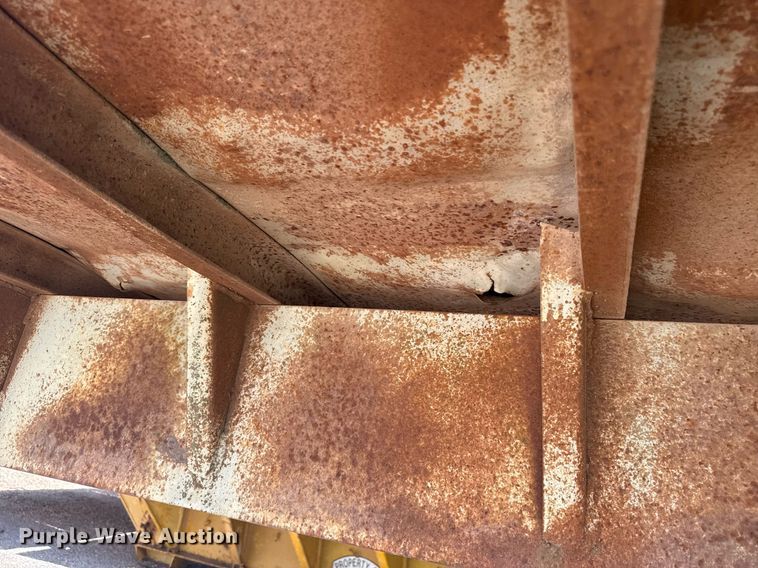 image for item HI9309 1984 Lufkin TD31 30/27 end dump trailer