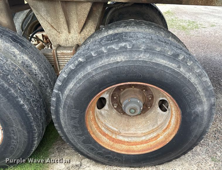 image for item HI9309 1984 Lufkin TD31 30/27 end dump trailer