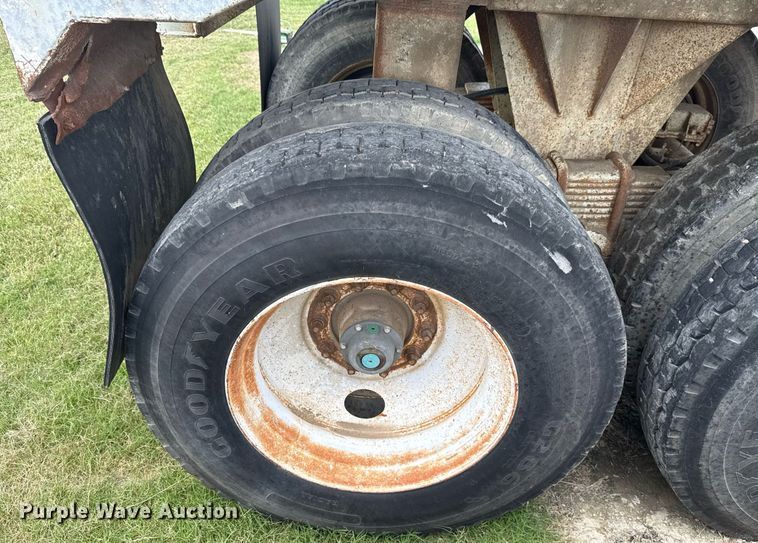 image for item HI9309 1984 Lufkin TD31 30/27 end dump trailer