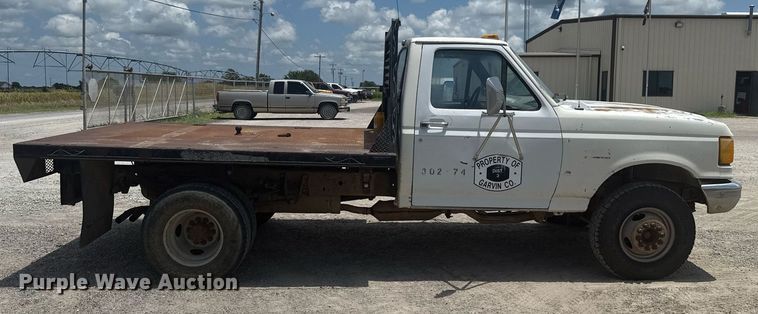 image for item HI9310 1990 Ford F450 Super Duty flatbed truck