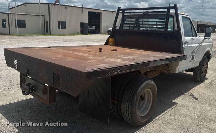 image for item HI9310 1990 Ford F450 Super Duty flatbed truck